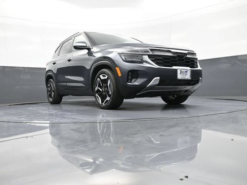 Certified 2025 Kia Seltos SX w/ SX Sunroof Package AWD/4WD image 29