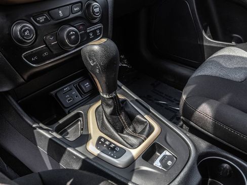 Used 2014 Jeep Cherokee Latitude FWD image 19