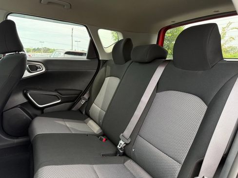 Used 2022 Kia Soul LX w/ Technology Package FWD image 7