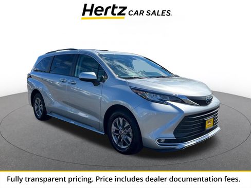 Used 2023 Toyota Sienna XLE FWD image 1