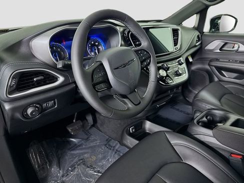 New 2026 Chrysler Pacifica Select w/ S Appearance Package image 9