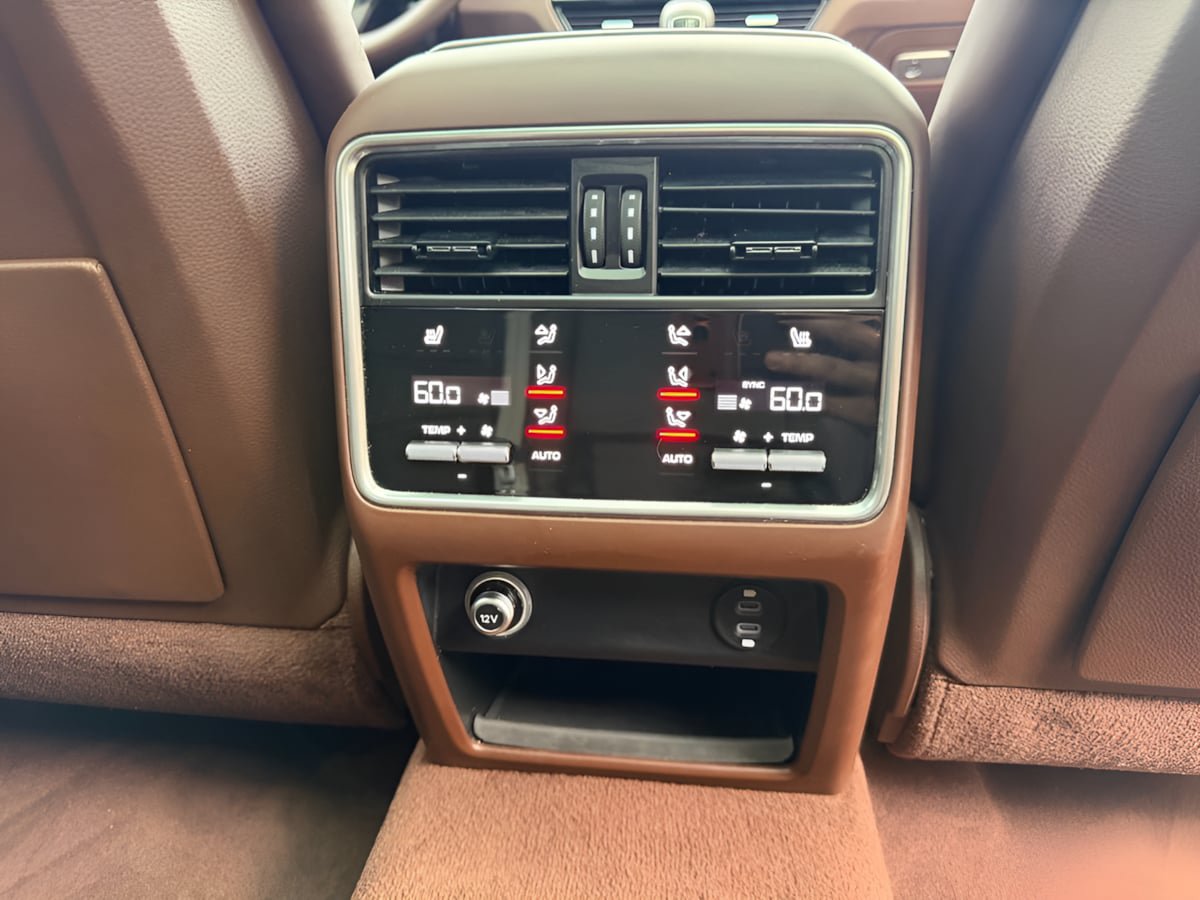 Used 2022 Porsche Cayenne S Platinum AWD/4WD image 26