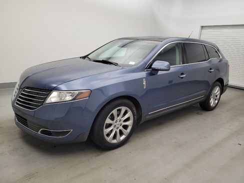 Used 2019 Lincoln MKT AWD image 2
