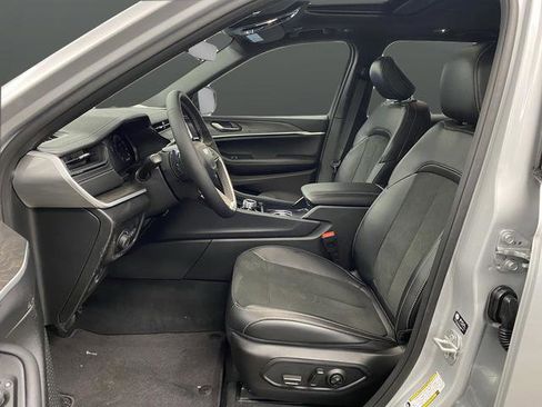 New 2026 Jeep Grand Cherokee Altitude AWD/4WD image 4