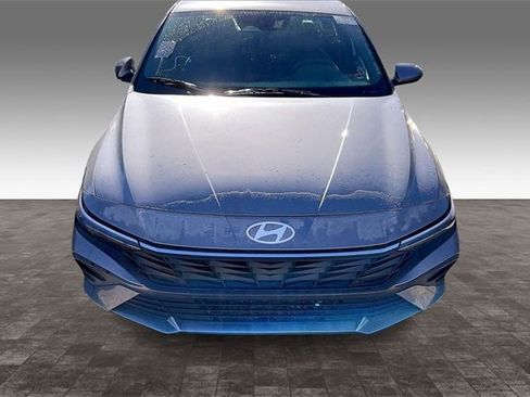 Used 2024 Hyundai Elantra SE image 6