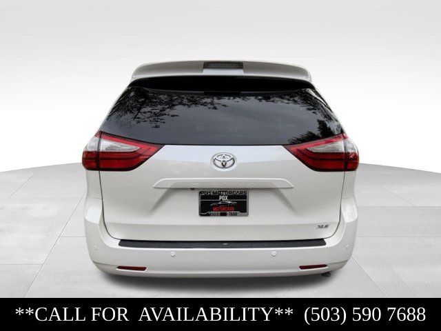 Used 2015 Toyota Sienna XLE w/ XLE Navigation Package FWD image 4