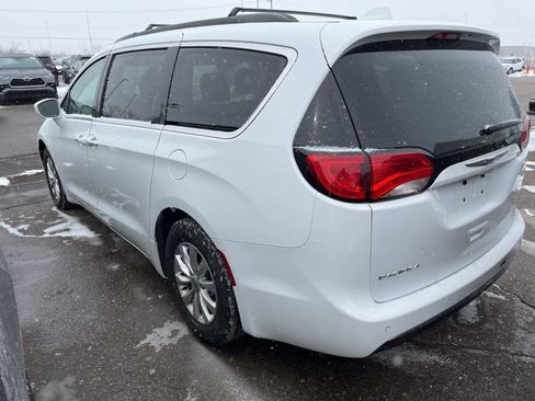 Used 2018 Chrysler Pacifica Touring Plus image 9