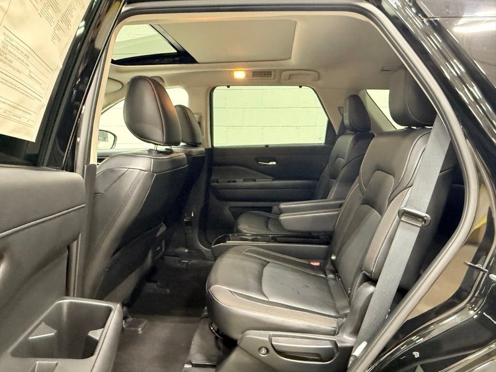 Used 2023 Nissan Pathfinder SL w/ SL Premium Package AWD/4WD image 31