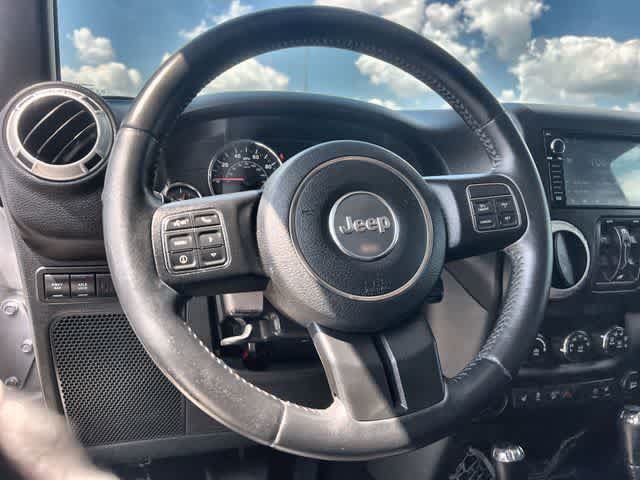 Used 2016 Jeep Wrangler Unlimited Rubicon w/ Connectivity Group AWD/4WD image 17