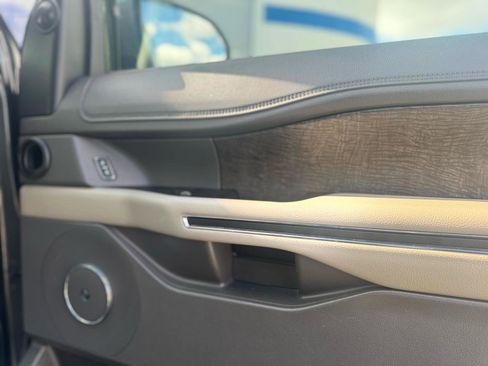 Used 2020 Ford Expedition Limited image 48