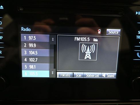 Used 2017 Toyota Corolla LE image 11