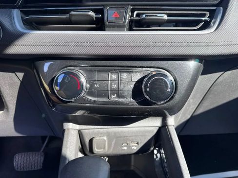 Used 2025 Chevrolet TrailBlazer LT FWD image 23