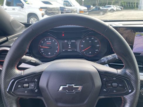 Used 2024 Chevrolet Trax RS w/ Sunroof Package FWD image 19