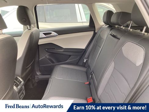 New 2026 Volkswagen Taos SE image 9