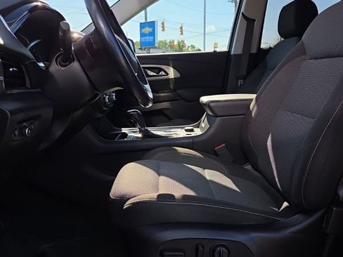 Used 2020 Chevrolet Traverse LT FWD image 17