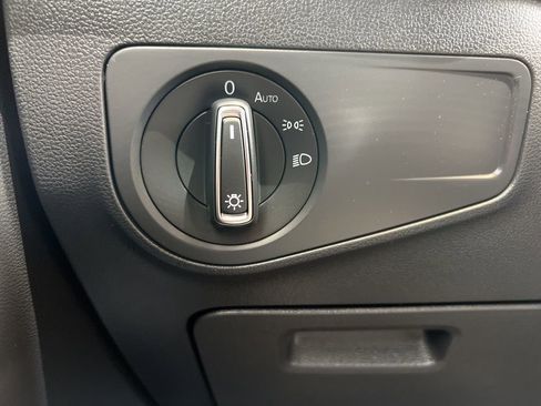 Used 2021 Volkswagen Tiguan SE w/ Panoramic Sunroof Package image 36