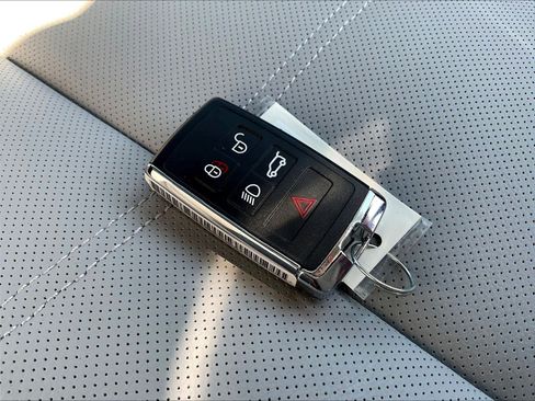 New 2025 Land Rover Range Rover Velar Dynamic SE image 33