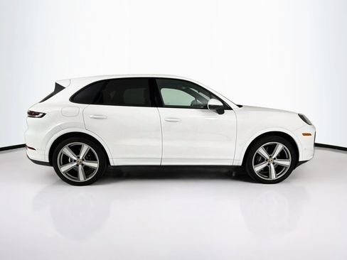 Certified 2024 Porsche Cayenne AWD/4WD image 8