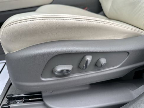 Used 2024 Cadillac XT6 Premium Luxury w/ Technology Package image 12