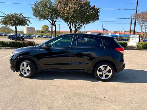 Used 2017 Honda HR-V EX image 10