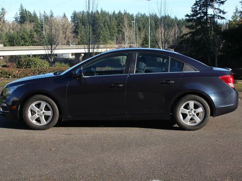 Used 2016 Chevrolet Cruze LT w/ Technology Package image 3