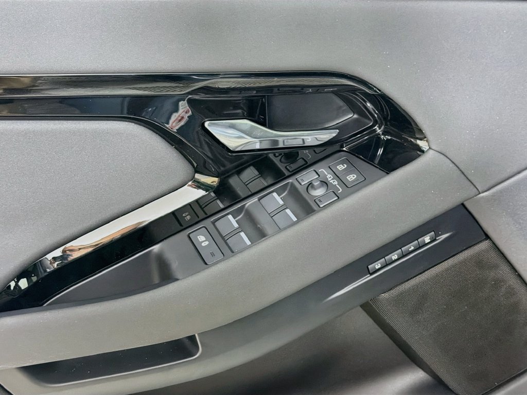 New 2026 Land Rover Range Rover Evoque S AWD/4WD image 18