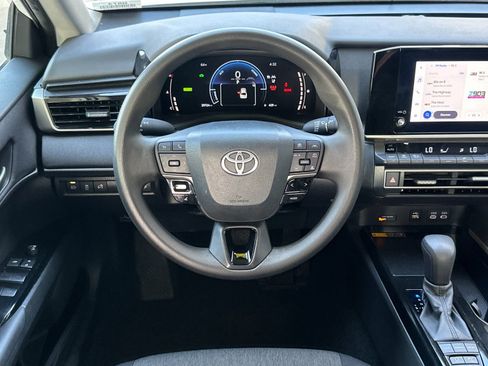 Used 2025 Toyota Camry LE image 13