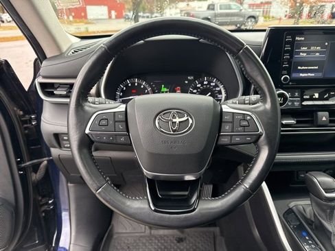 Used 2020 Toyota Highlander XLE image 22