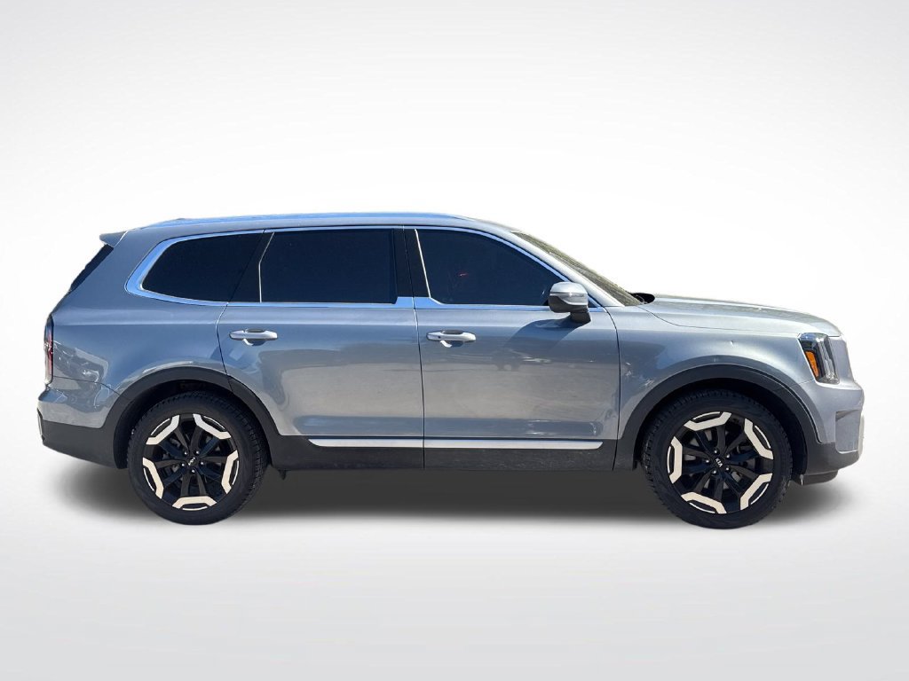 Used 2023 Kia Telluride EX w/ EX Captain's Chair Package FWD image 7