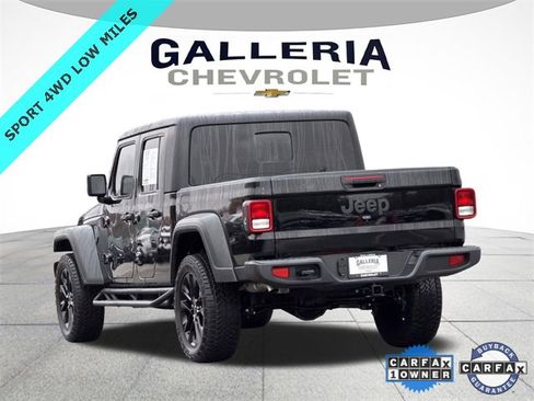Used 2025 Jeep Gladiator Sport image 6