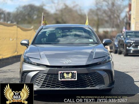 Used 2025 Toyota Camry SE FWD image 2