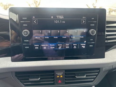 Used 2025 Volkswagen Jetta SE image 17