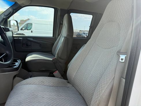 Used 2007 GMC Savana 3500 Extended Passenger w/ LT Preferred Equipment Group RWD image 17
