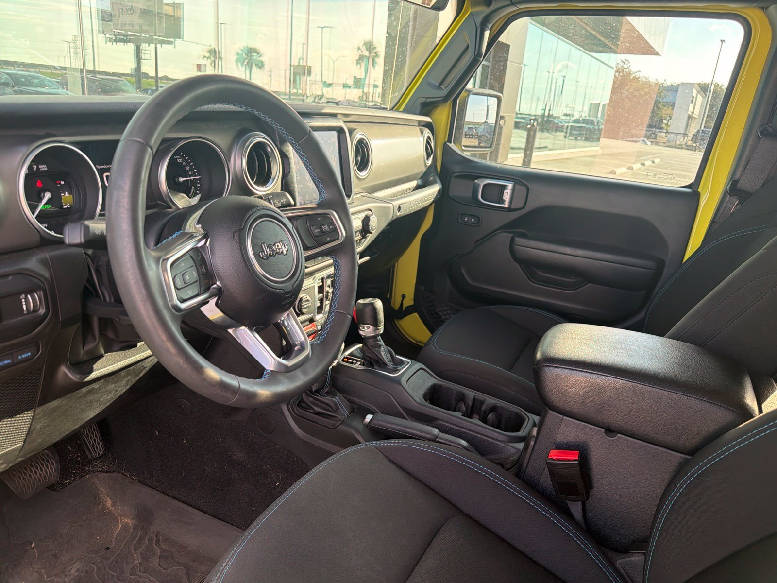 Used 2023 Jeep Wrangler Unlimited Rubicon 4xe AWD/4WD image 15