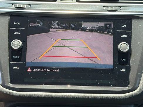 Used 2022 Volkswagen Tiguan SE FWD image 27