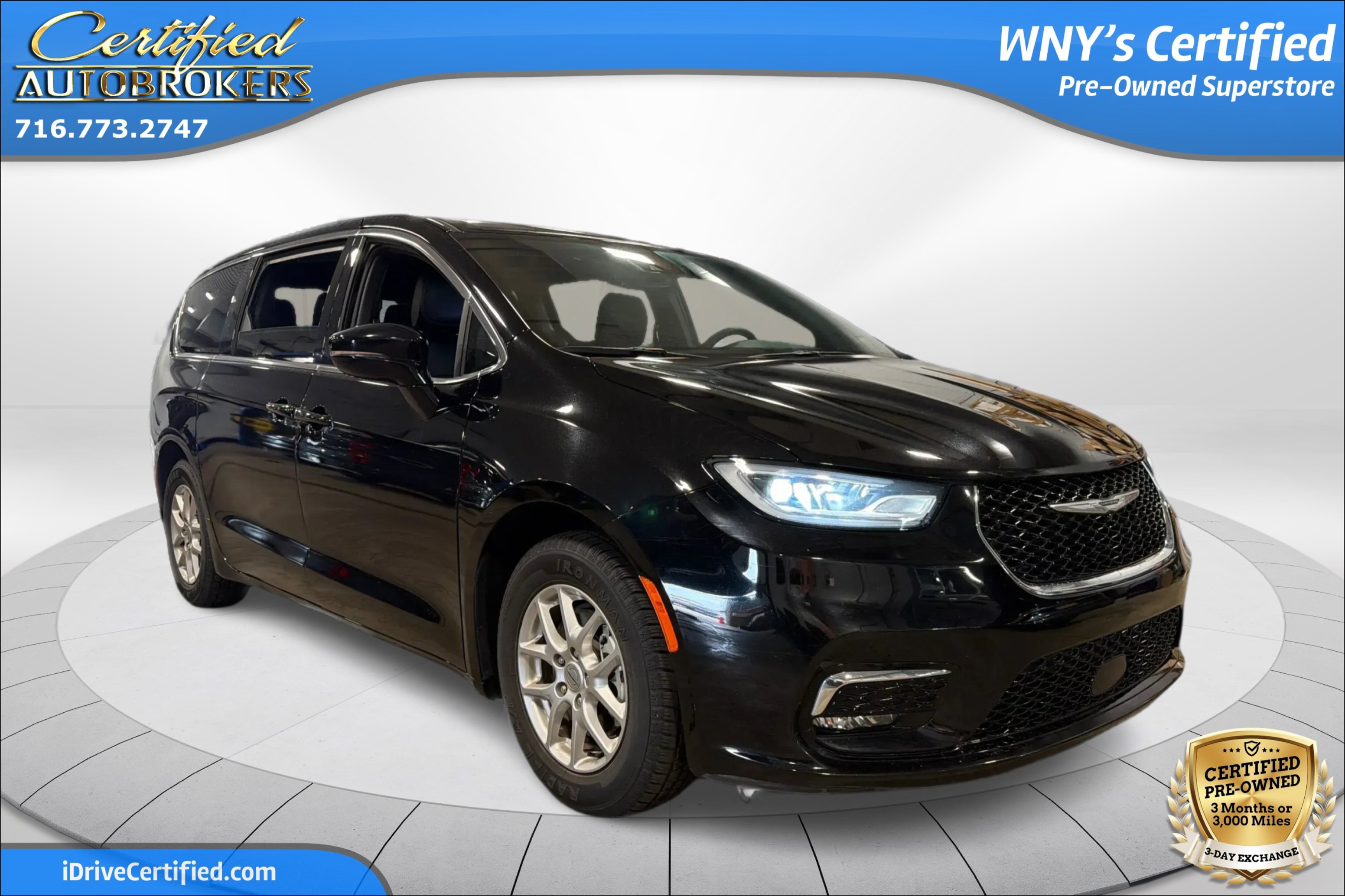 Used 2025 Chrysler Pacifica Select FWD image 3
