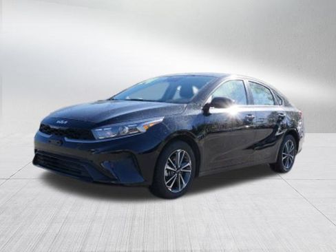 Used 2024 Kia Forte LXS image 7