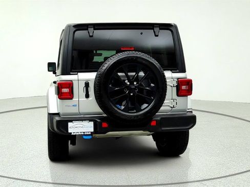 Used 2023 Jeep Wrangler Unlimited Sahara w/ Cold Weather Group AWD/4WD image 6