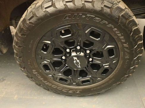 Used 2024 Chevrolet Silverado 2500 LTZ w/ LTZ Plus Package image 9