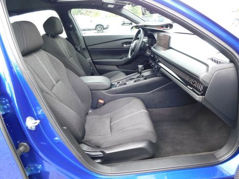Used 2025 Honda Accord Sport image 18