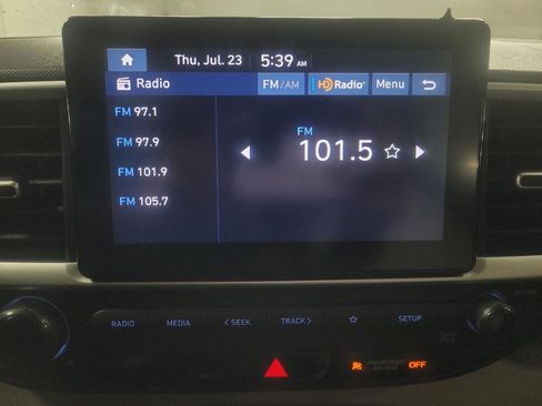 Used 2023 Hyundai Venue SEL FWD image 25