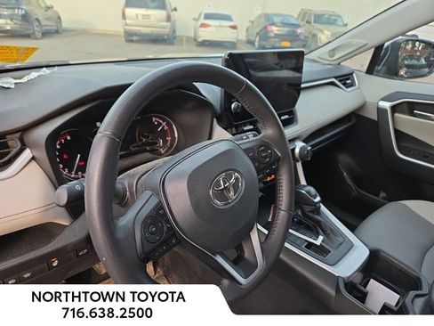 Used 2023 Toyota RAV4 XLE Premium image 15
