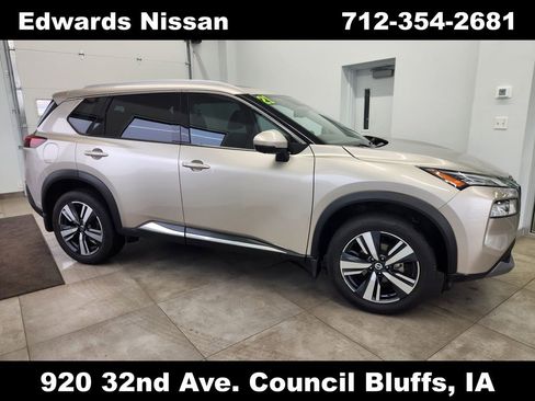 Used 2021 Nissan Rogue SL image 2