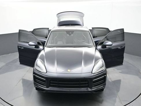 Certified 2023 Porsche Cayenne GTS AWD/4WD image 32