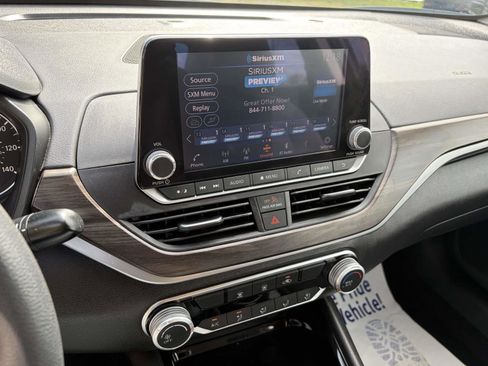 Used 2024 Nissan Altima 2.5 SV image 12