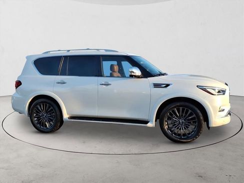 Used 2023 INFINITI QX80 Sensory w/ All-Season Package image 4
