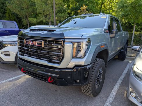 Used 2026 GMC Sierra 2500 AT4X AWD/4WD image 3