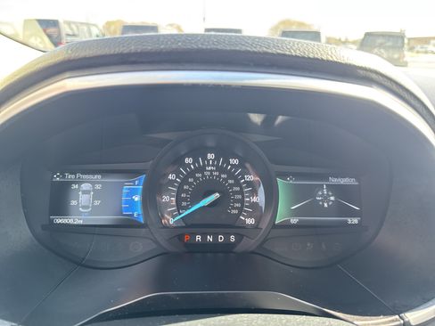 Used 2018 Ford Edge Titanium w/ Equipment Group 302A AWD/4WD image 22