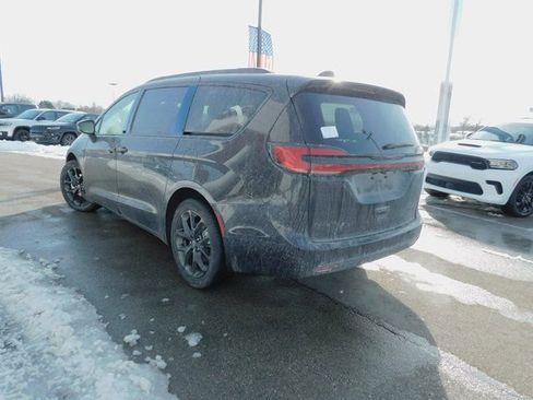 New 2026 Chrysler Pacifica Limited w/ S Appearance Package image 6