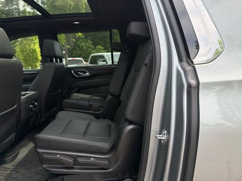 Used 2023 Chevrolet Suburban LT w/ Luxury Package AWD/4WD image 13